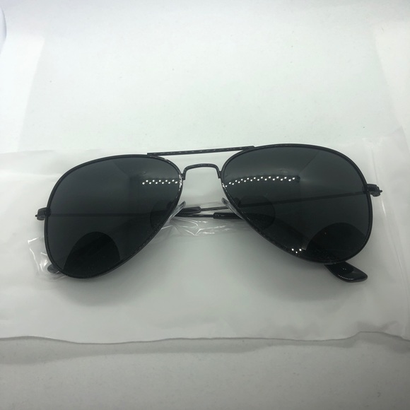 Black Unisex Polarized Metal Aviator Sunglasses - Picture 5 of 5